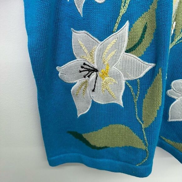 Storybook Knits Women’s Blue Short Sleeve White Lillies Floral Button Cardigan S - Picture 8 of 9